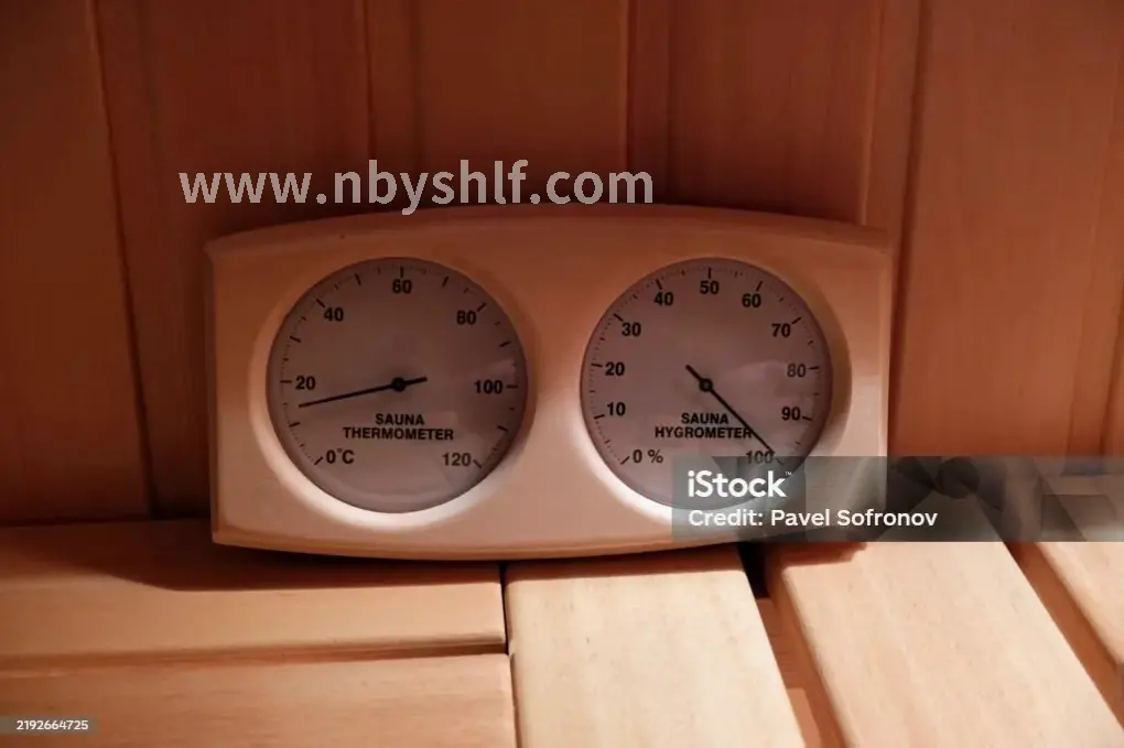 按摩师正在为顾客提供服务