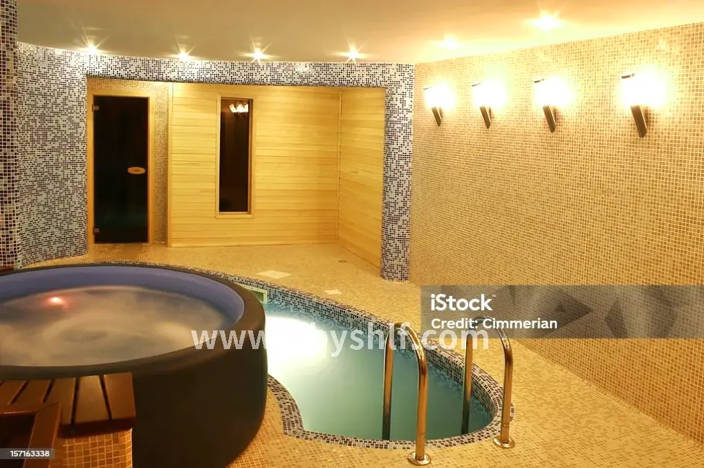 热气腾腾的桑拿房